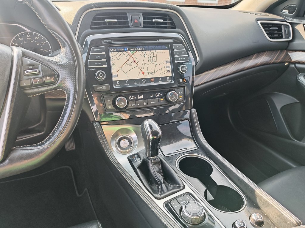Used 2018 White Nissan Platinum image 20