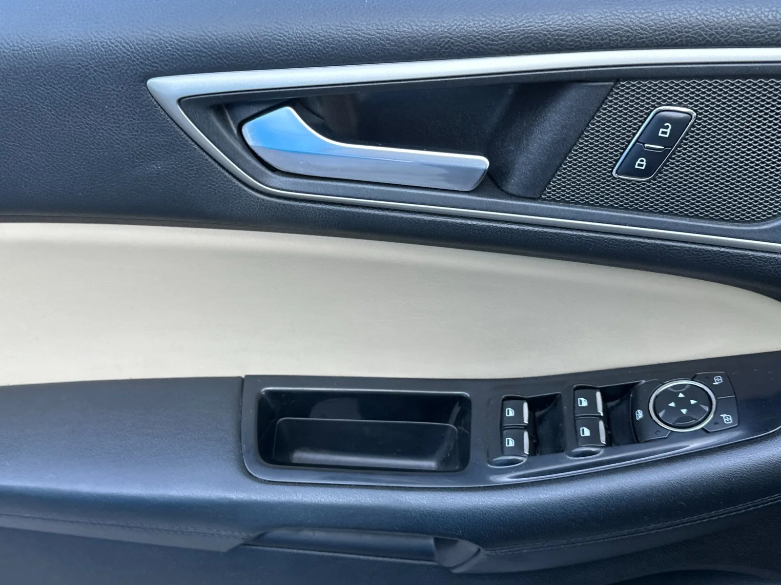 Used 2017 Red Ford SEL image 10