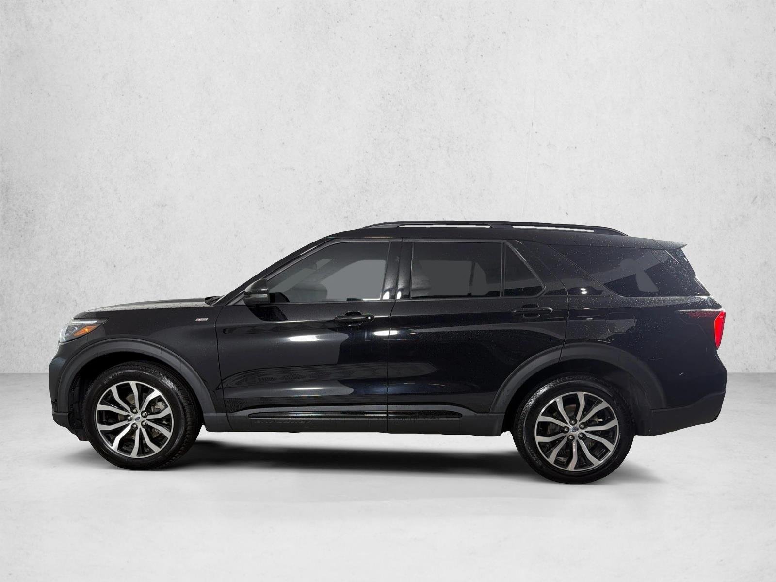 Used 2025 Agate Black Metallic Ford ST-Line image 7
