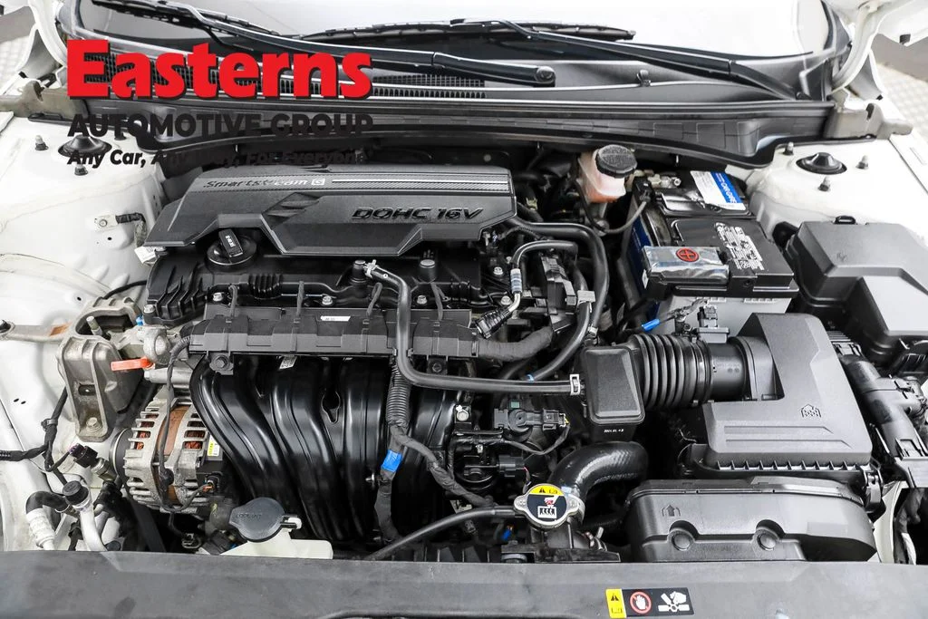 Used 2022 White Hyundai SEL image 7