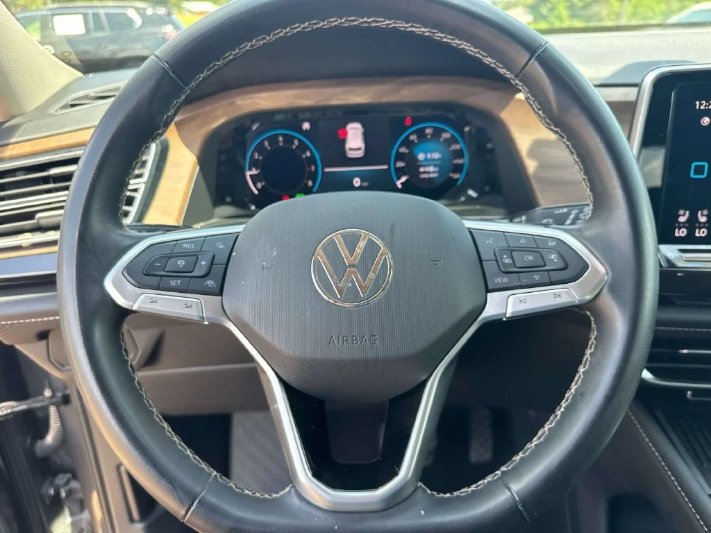 Used 2025 Gray Volkswagen 2.0T SE w/Technology image 33