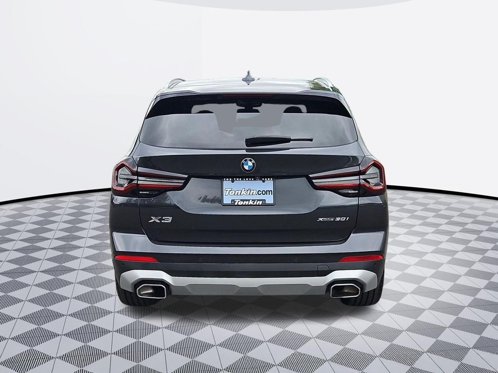 Used 2022 Dark Graphite Metallic BMW xDrive30i image 5