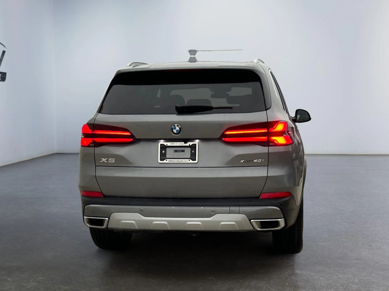Used 2024 Skyscraper Grey Metallic BMW xDrive40i image 4