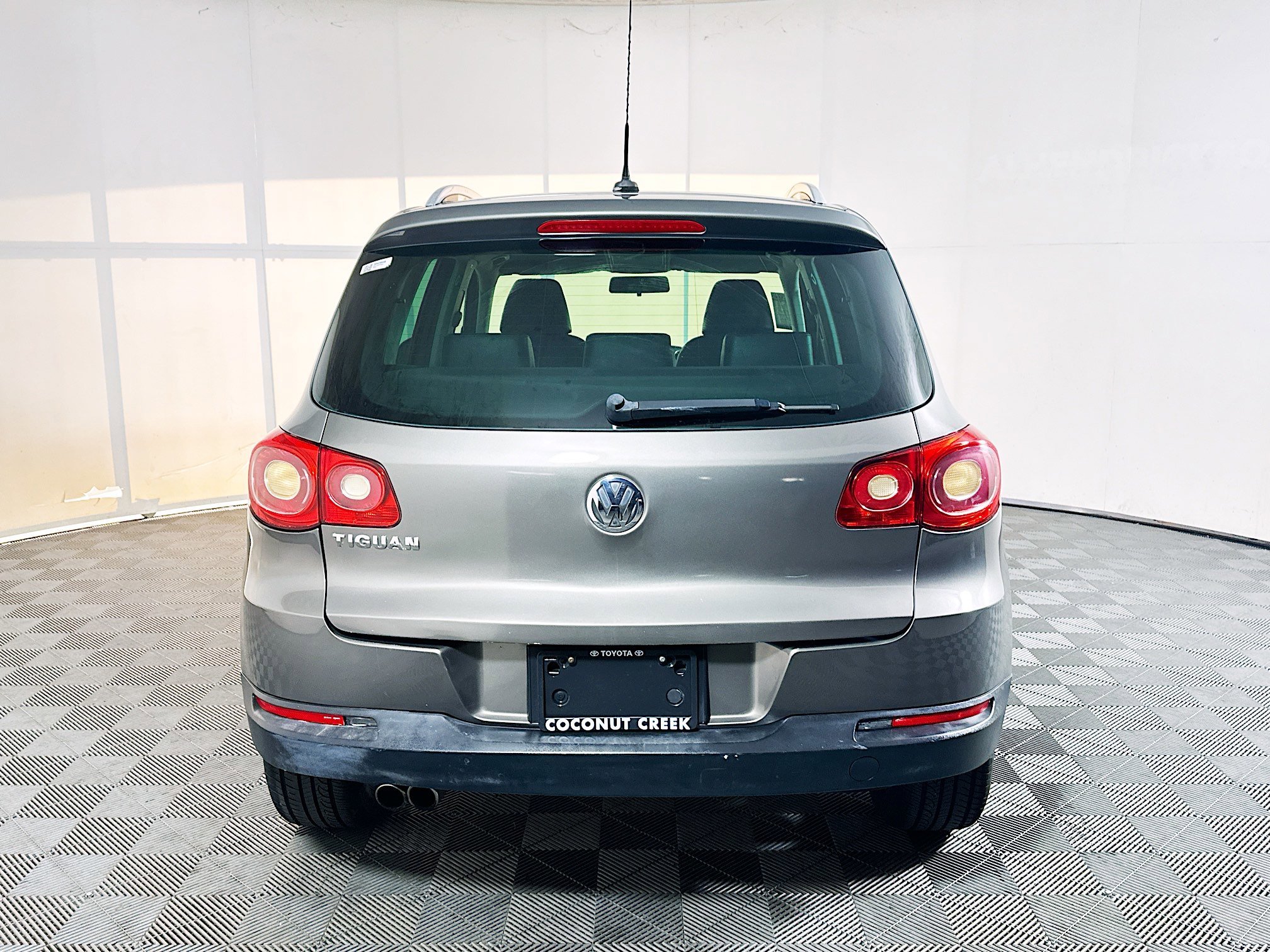 Used 2010 Brown Volkswagen S image 4