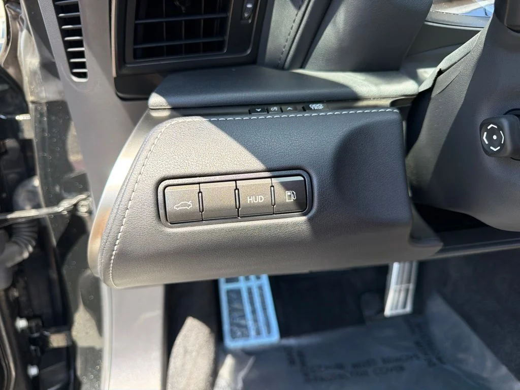 Used 2021 Black Lexus 500 image 18