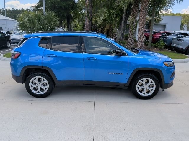 Used 2024 Hydro Blue Pearlcoat Jeep Latitude image 4