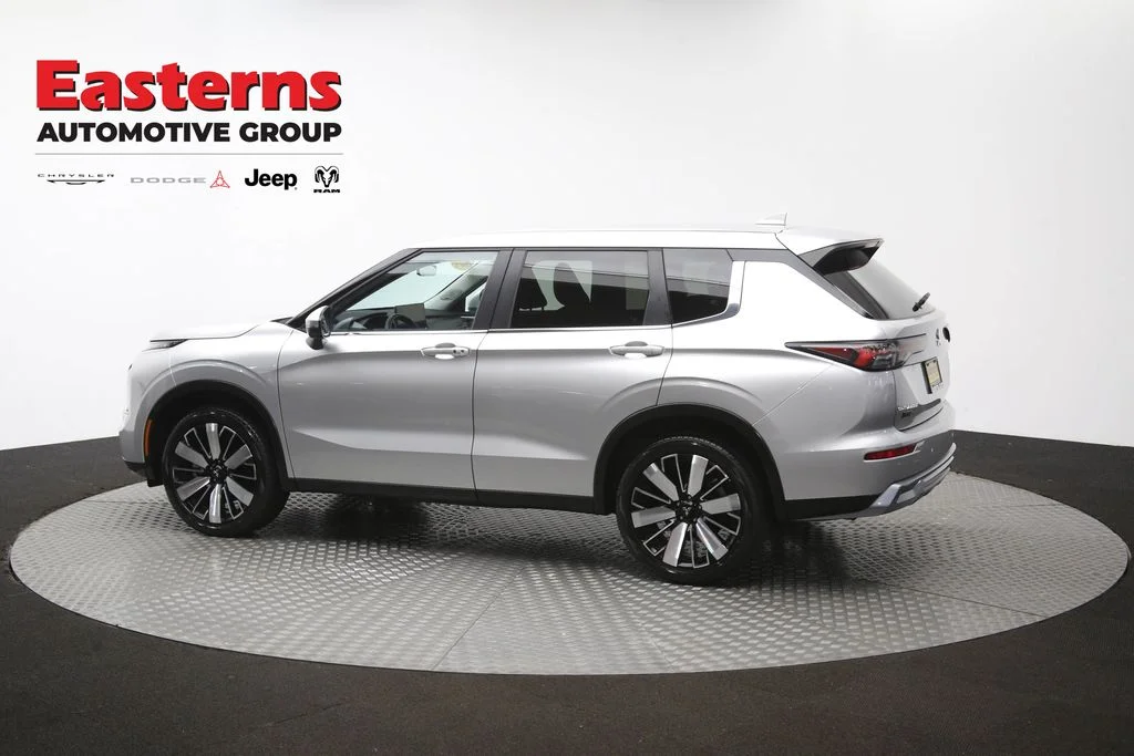 Used 2025 Silver Mitsubishi SE image 62