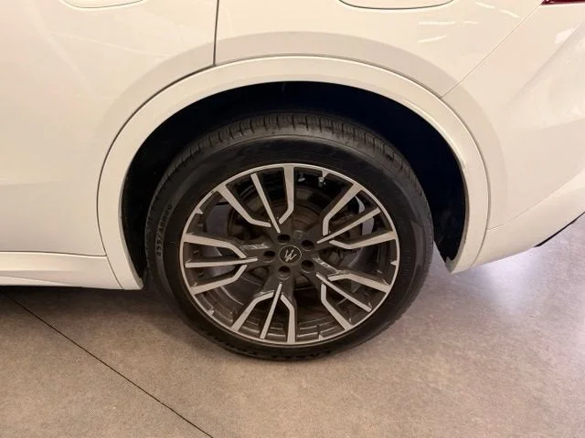 Used 2025 White Maserati Base image 10