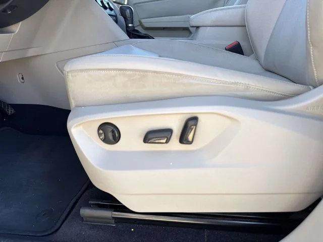 Used 2018 White Volkswagen 3.6L V6 SE image 31