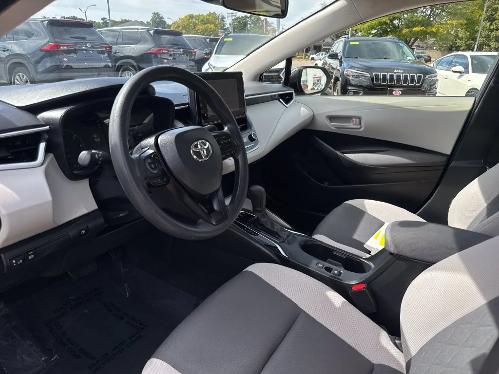 Used 2025  Toyota LE image 13