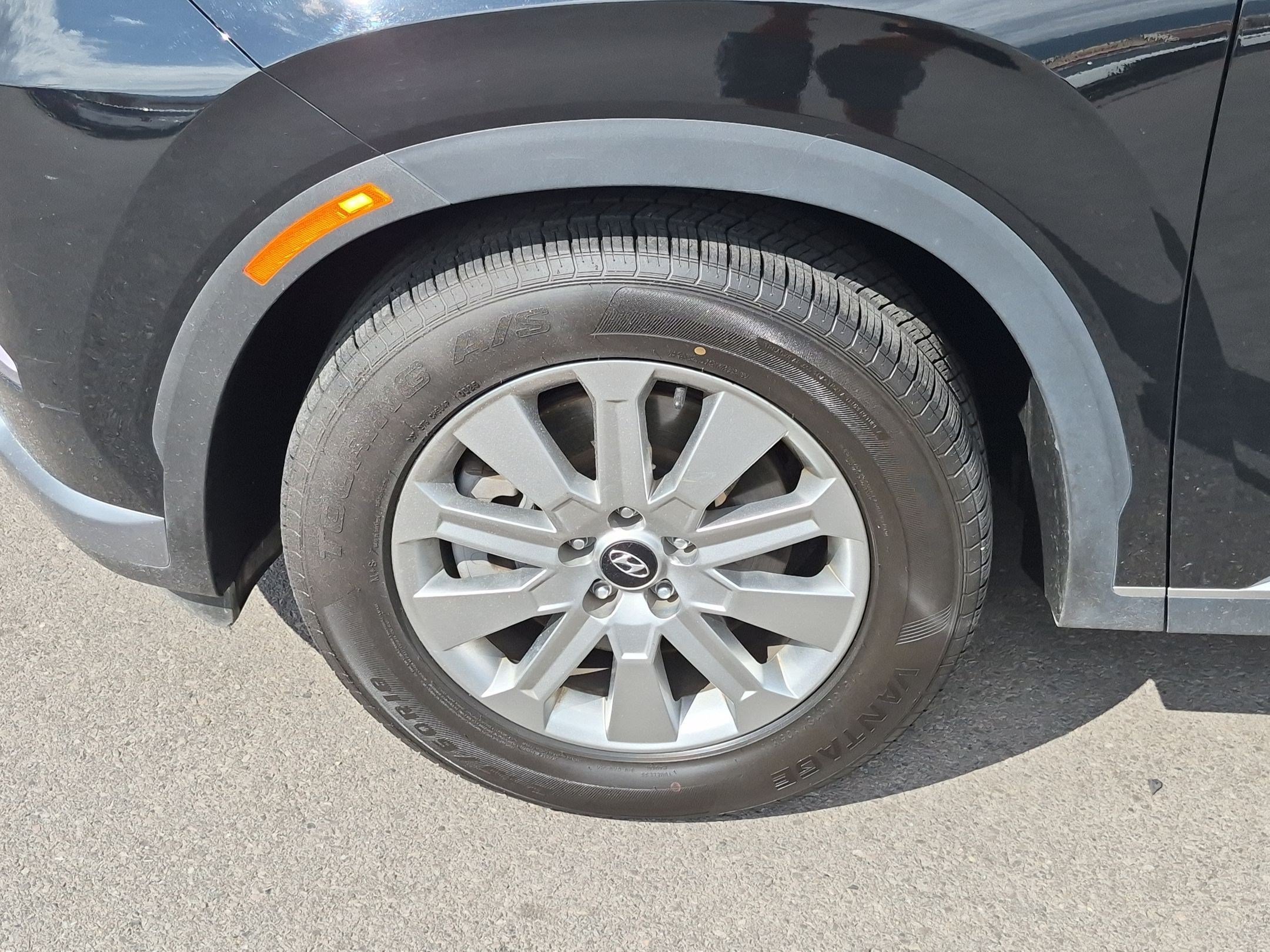 Used 2024 Abyss Black Pearl Hyundai SEL 7P image 12