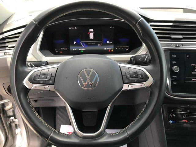 Used 2022 Pyrite Silver Metallic Volkswagen SE image 16