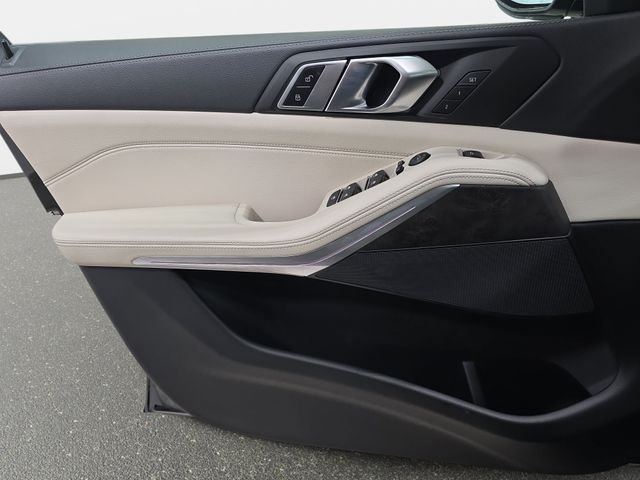 Used 2022 Jet Black BMW xDrive40i image 24