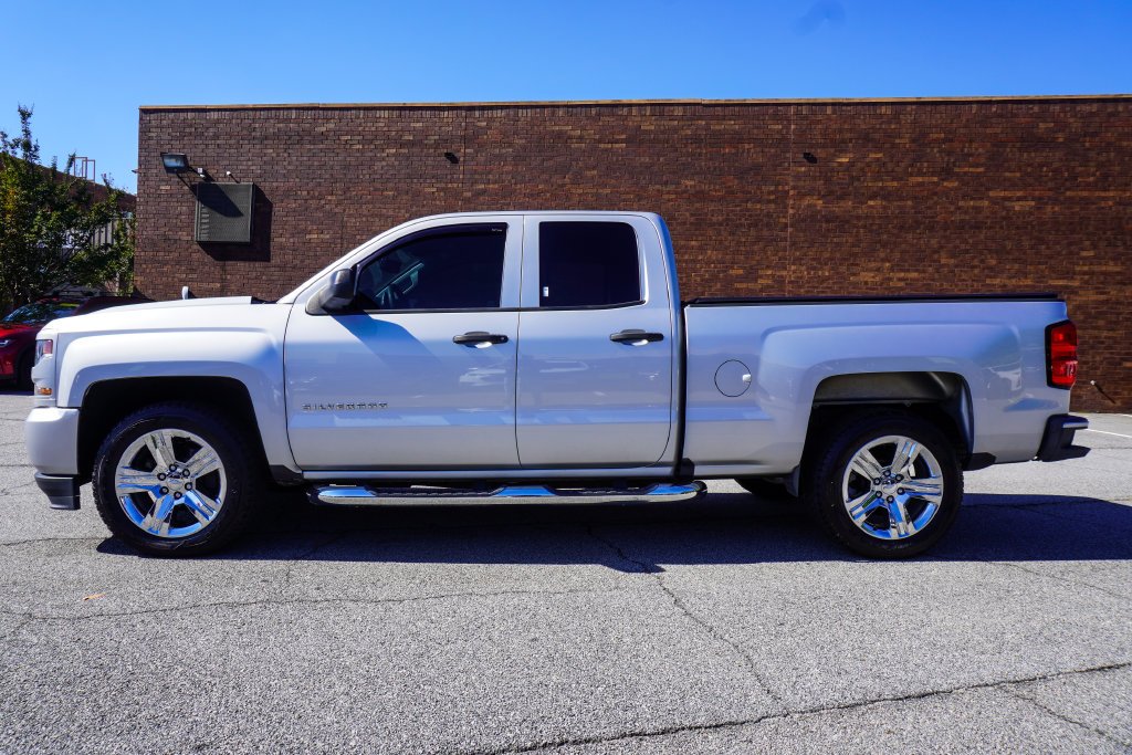 Used 2016 Silver Chevrolet Custom image 27