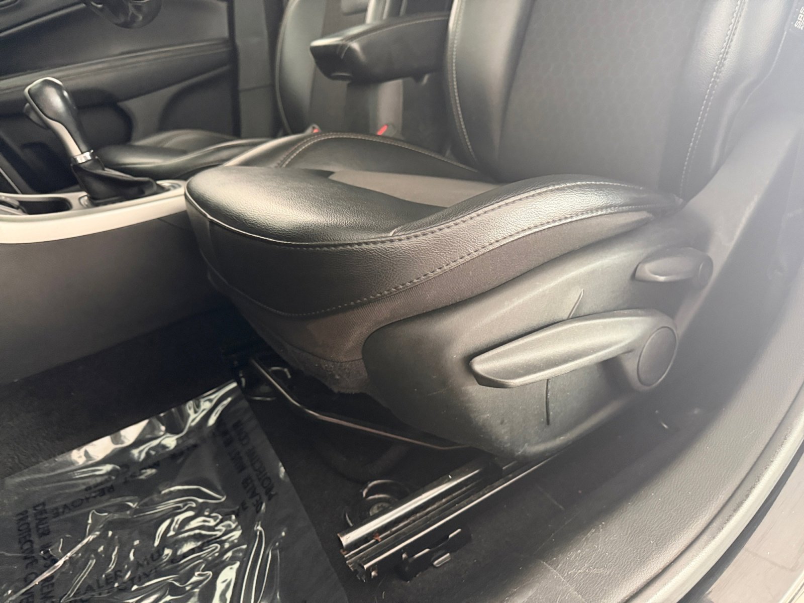 Used 2019 Diamond Black Crystal Pearlcoat Jeep Latitude image 9