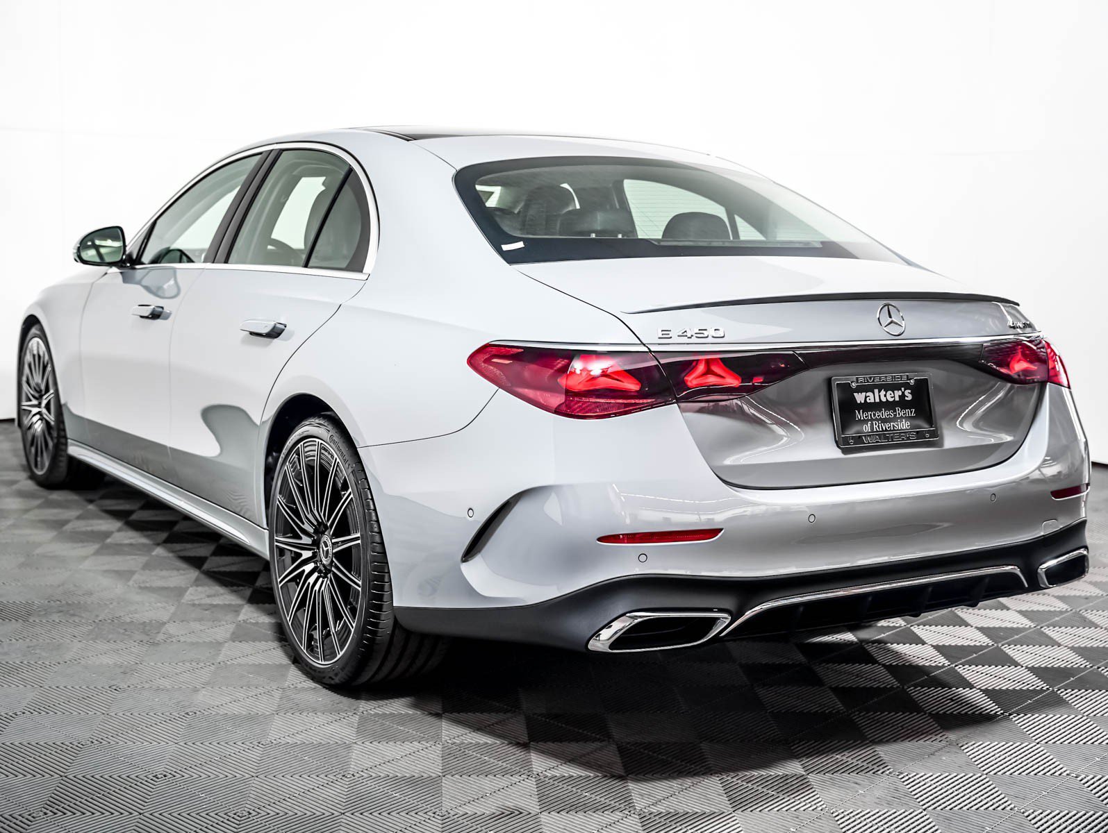 New 2027 MANUFAKTUR Alpine Grey Mercedes-Benz E 450 image 2
