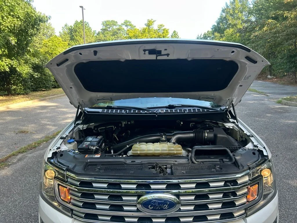 Used 2019  Ford Limited image 14