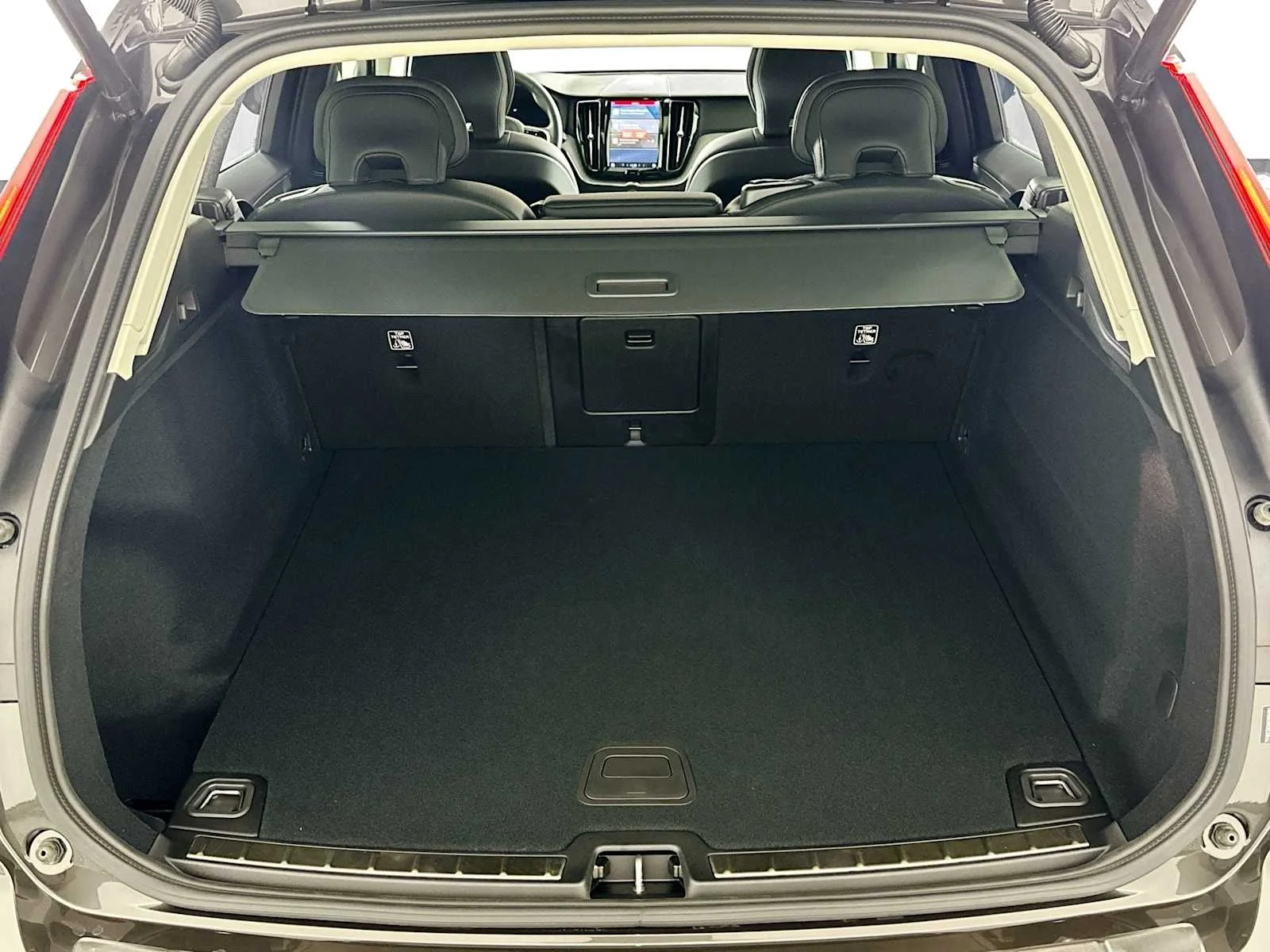 Certified Used 2025 Platinum Grey Volvo Plus image 21