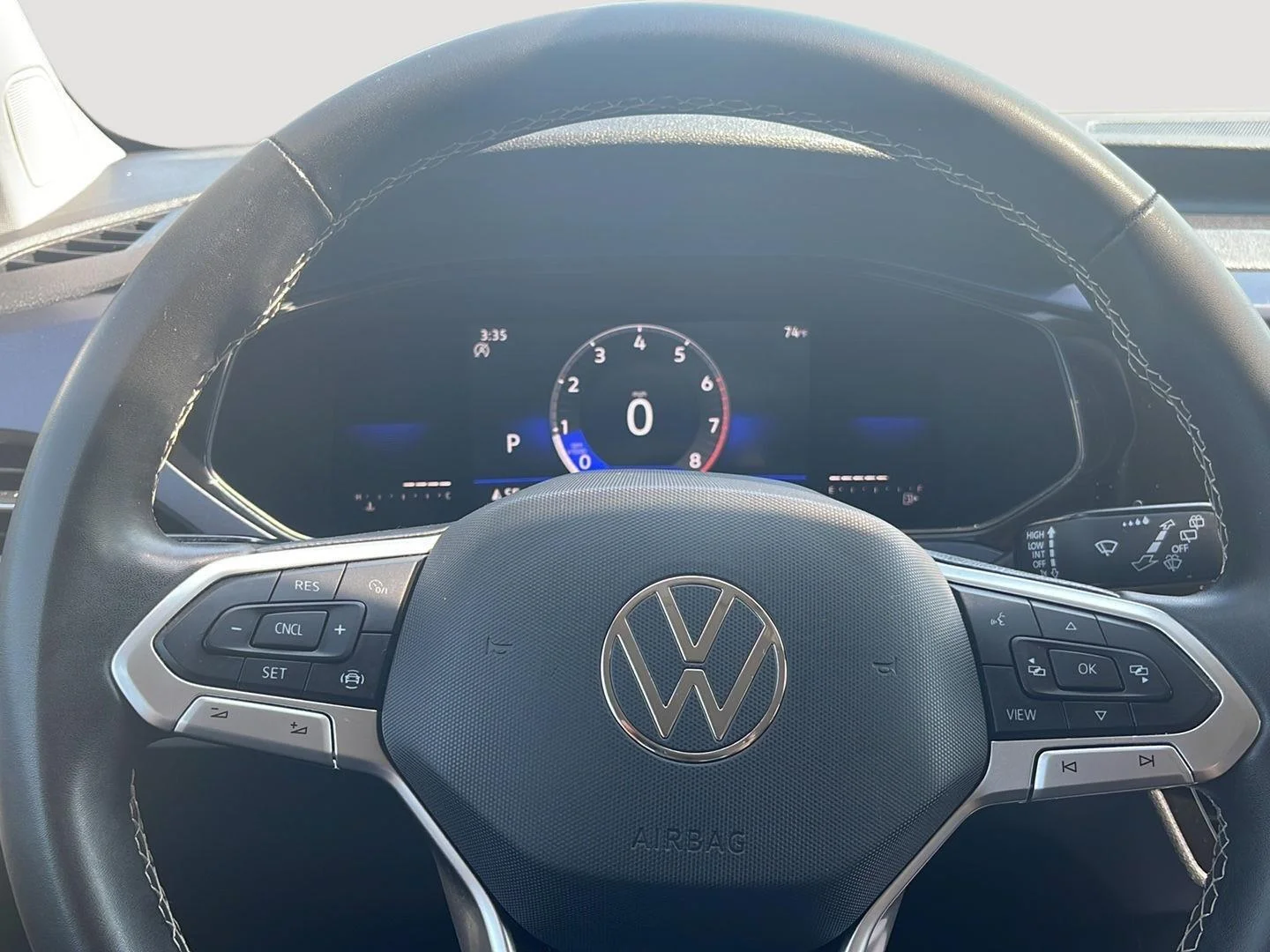 Used 2022 Pure White Volkswagen SE image 26