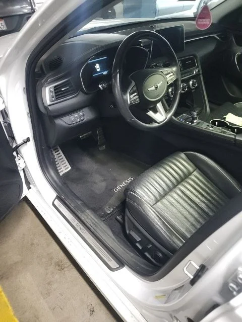 Used 2021 White Genesis 3.3T image 7