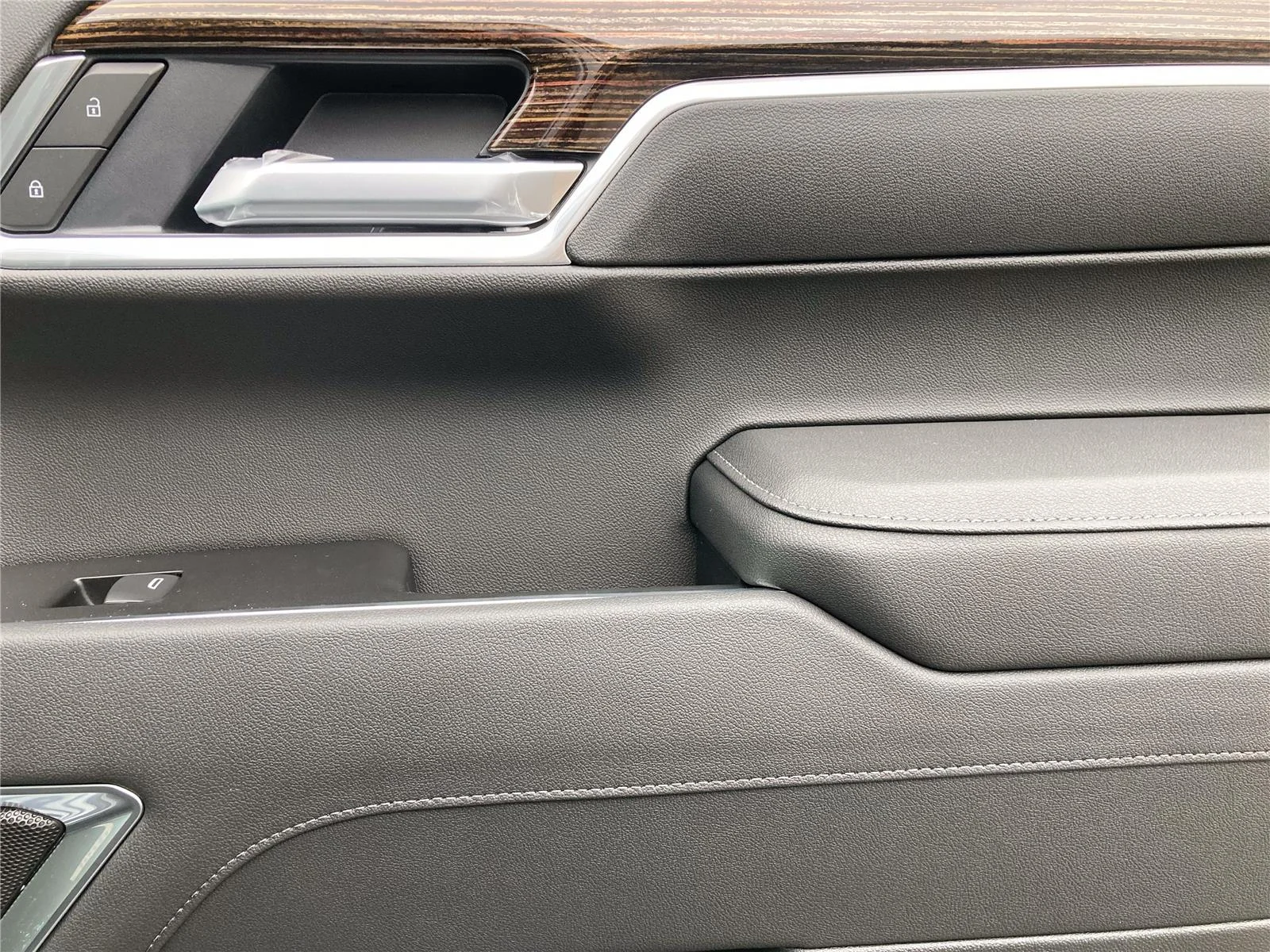 New 2026 Sterling Metallic GMC Elevation image 30