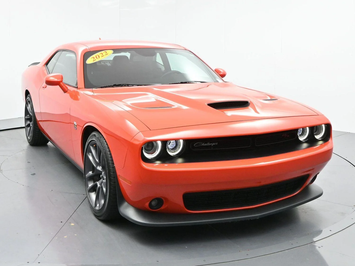 Used 2022 Go Mango Dodge R/T Scat Pack image 2
