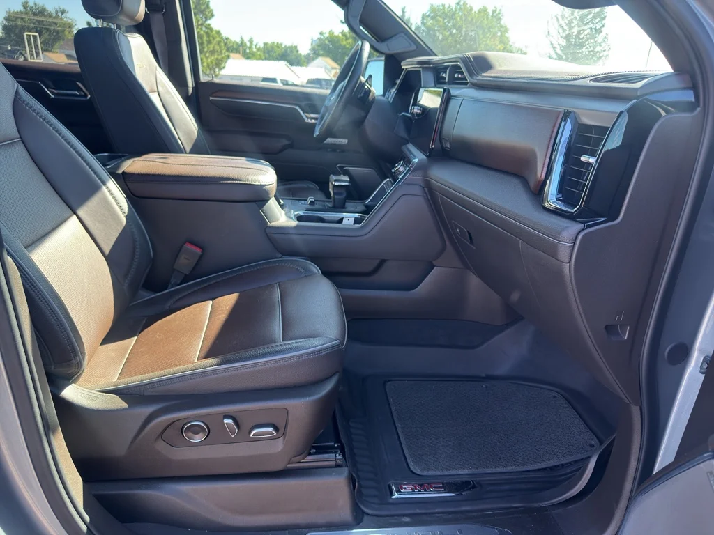 Used 2025 Sterling Metallic GMC Denali image 15
