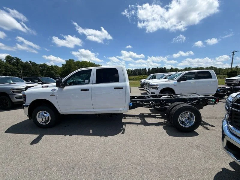 New 2026 Bright White Clear-Coat Exterior Paint RAM Tradesman image 6