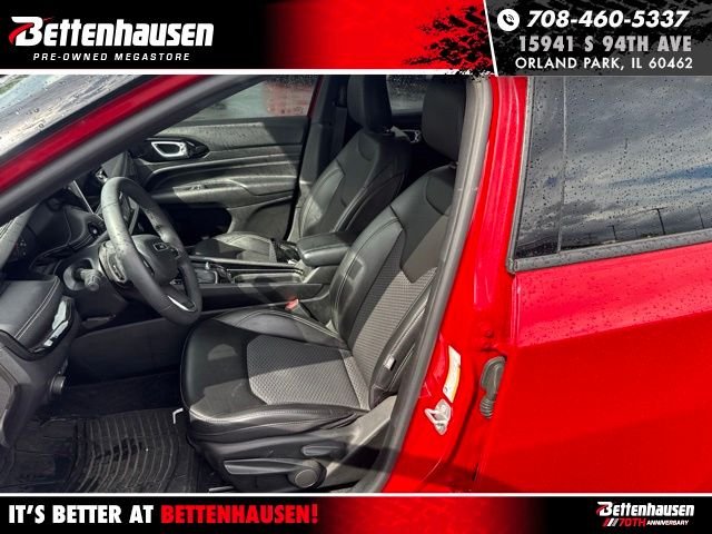 Used 2023 Red Jeep Latitude image 8
