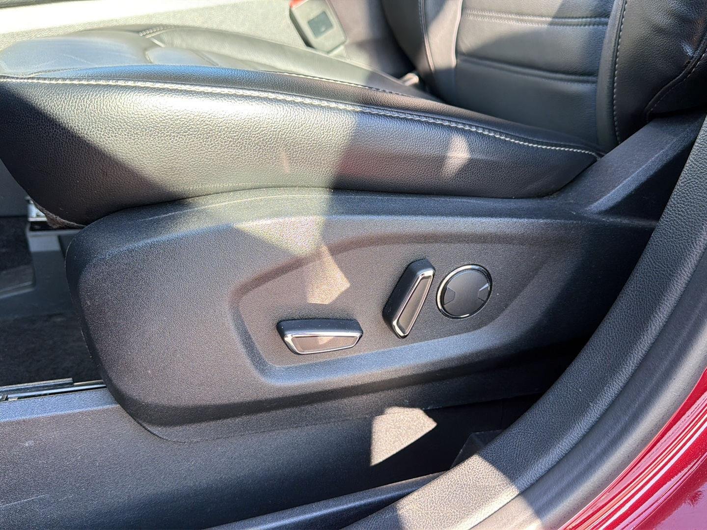 Used 2018 Ruby Red Metallic Tinted Clearcoat Ford SEL image 18