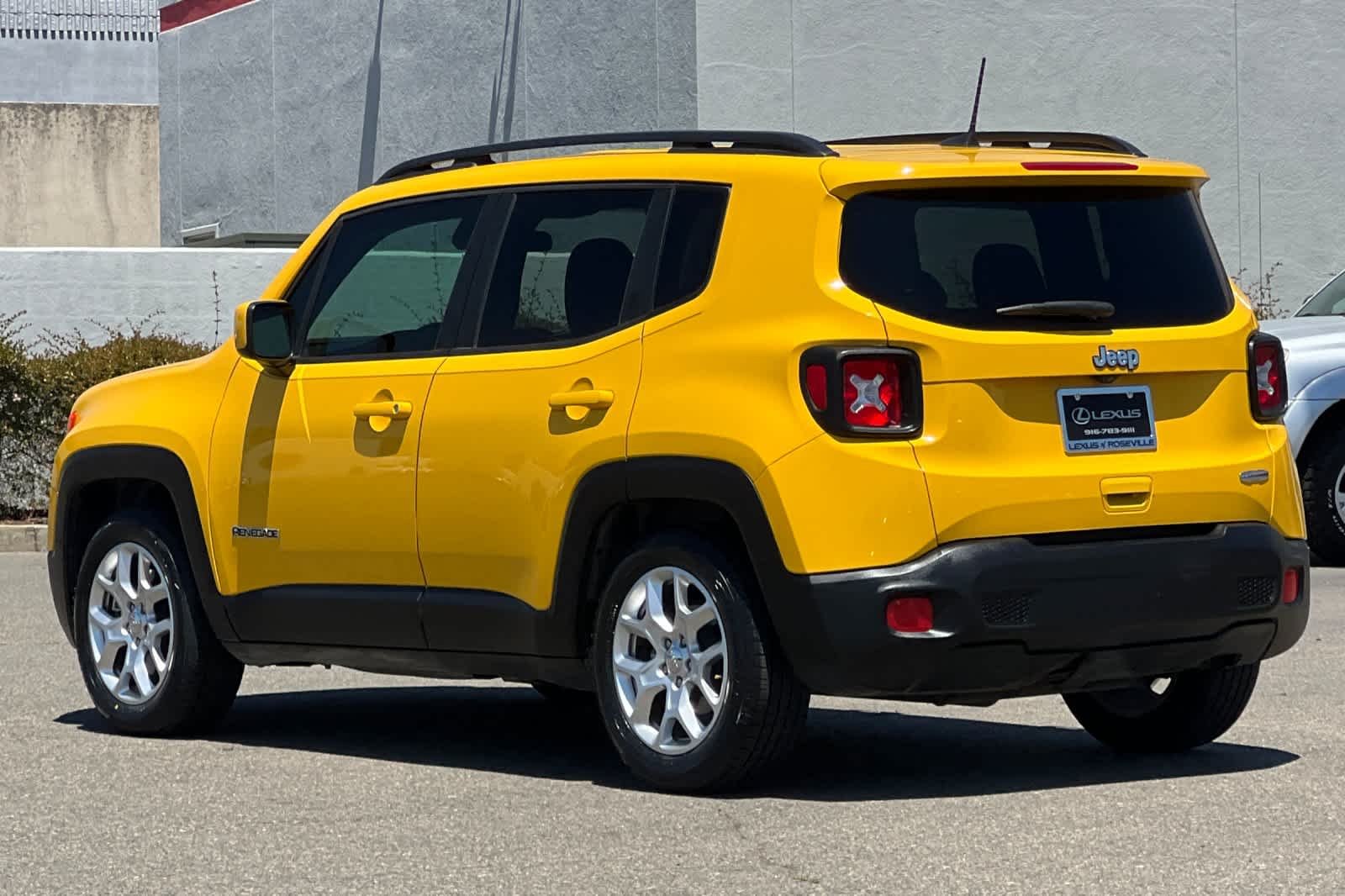 Used 2018 Solar Yellow Jeep Latitude image 7