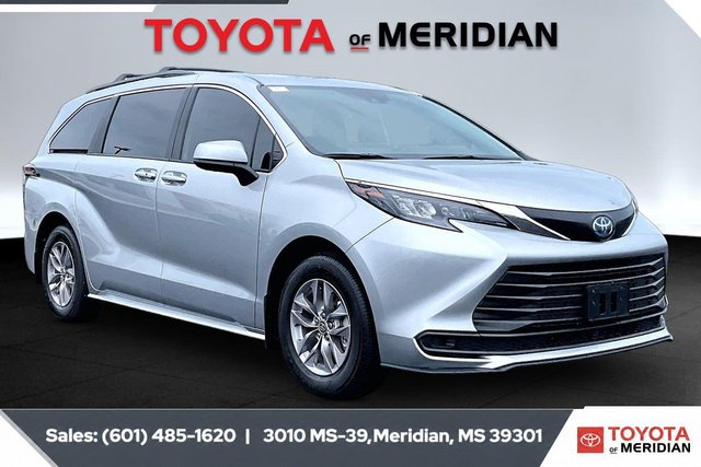 2025 Toyota Sienna LE 8-Passenger