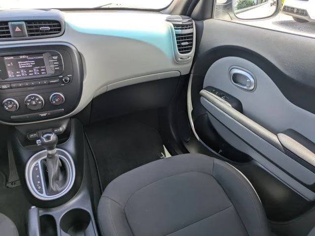 Used 2018 Clear White Kia Base image 16