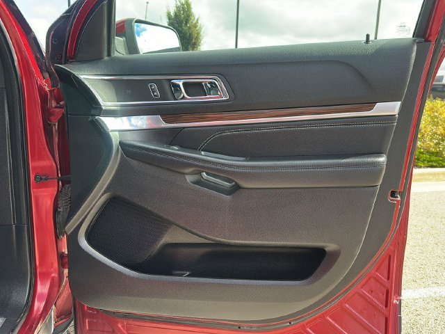 Used 2017 Red Ford Limited image 37