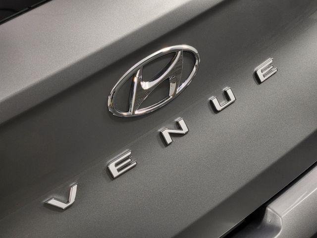 New 2026 Silver Hyundai SE image 9