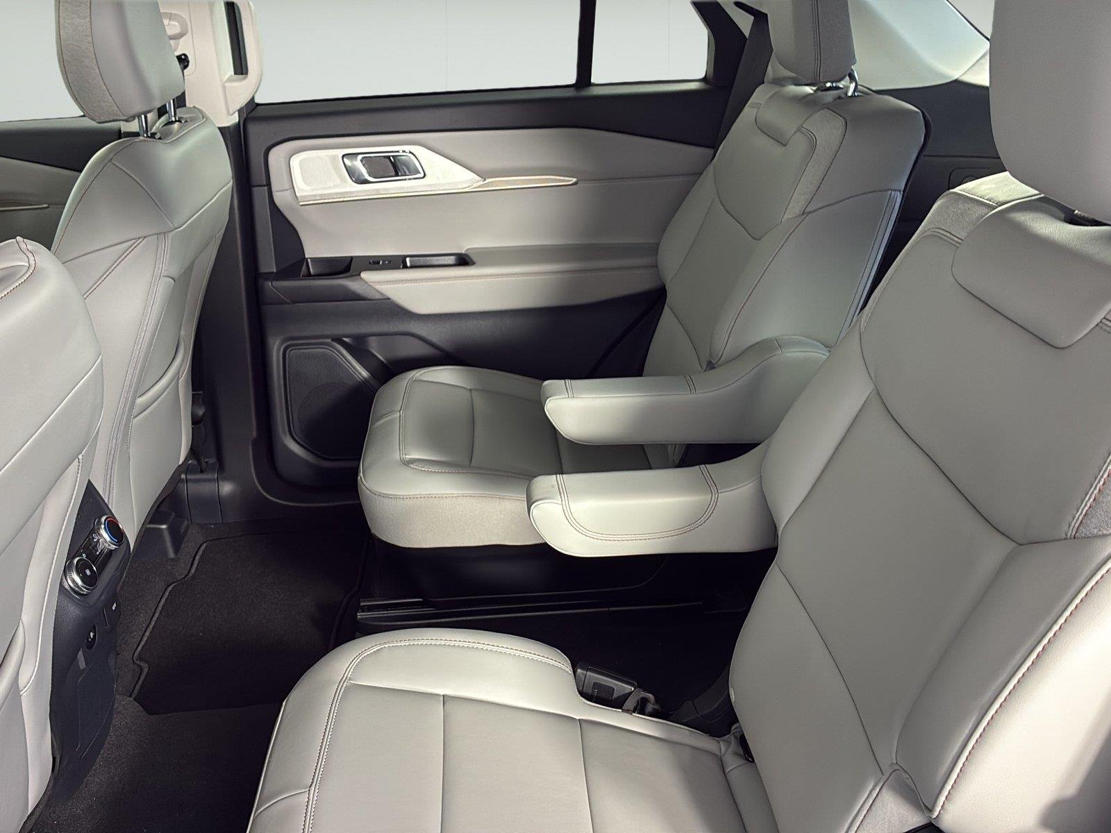 Used 2026 Star White Metallic Tri-Coat Ford Active image 19