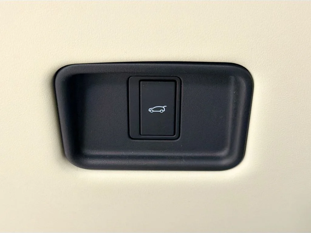 Used 2025 Black Land Rover SE image 11