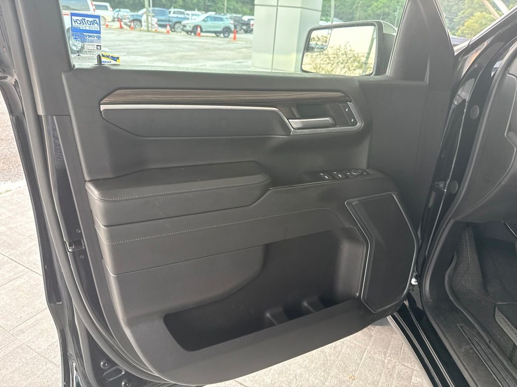 Used 2022 Black Chevrolet LT image 33