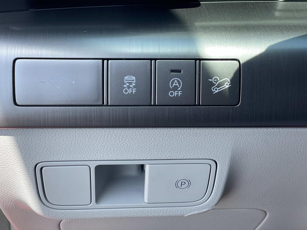 2025 Hyundai Kona SE - Photo 16