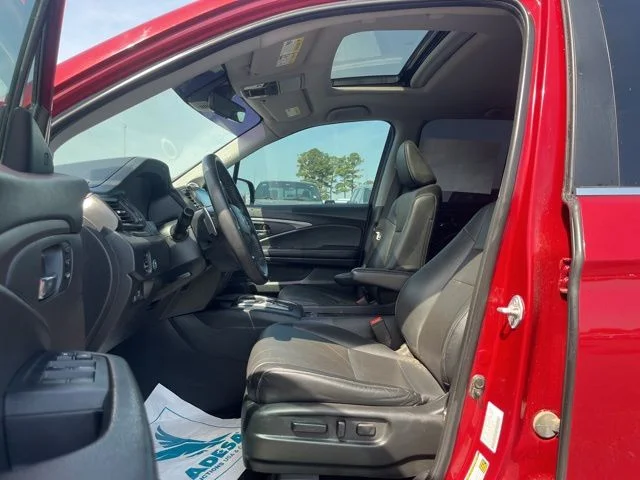Used 2023  Honda RTL image 9