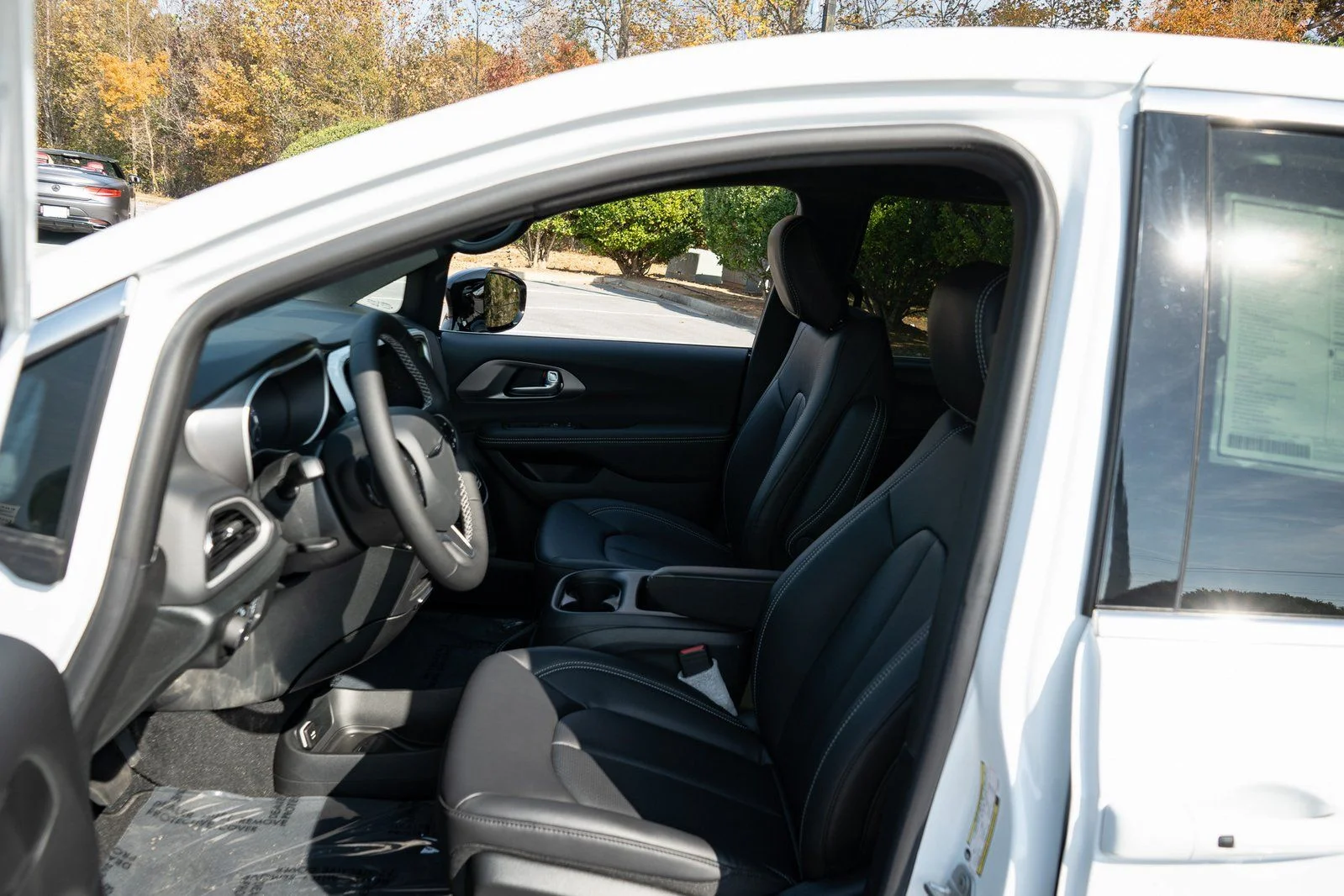 New 2026 Bright White Clear-Coat Exterior Paint Chrysler LX image 14