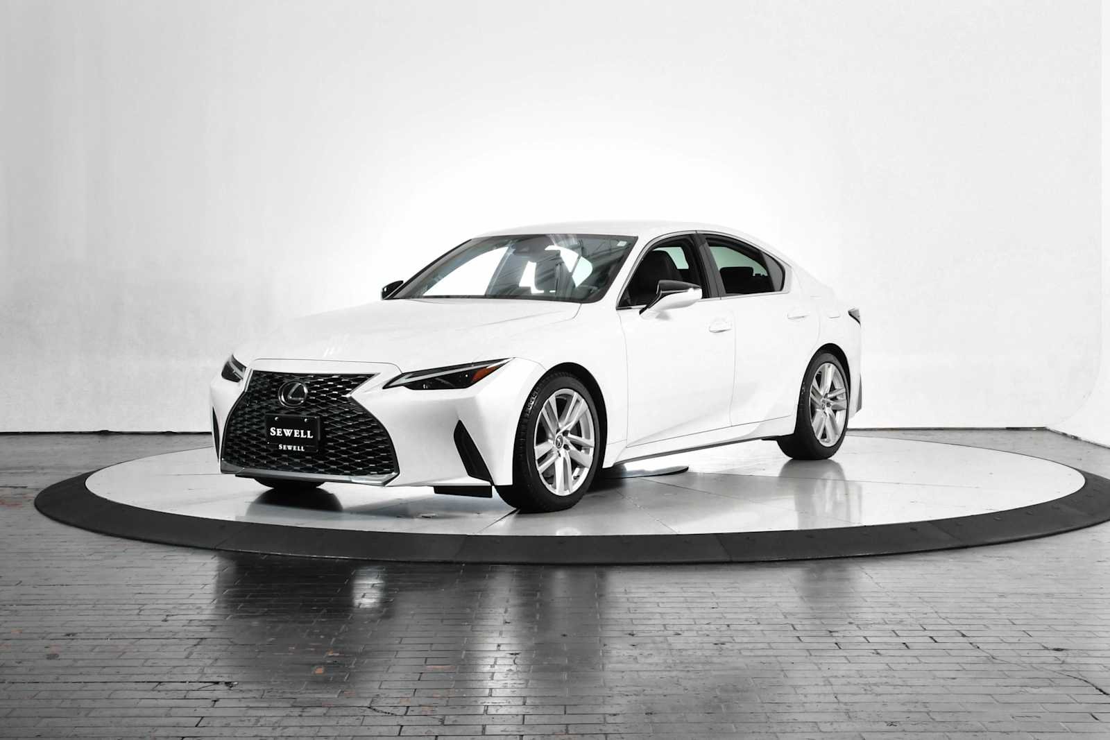 2021 Lexus IS
