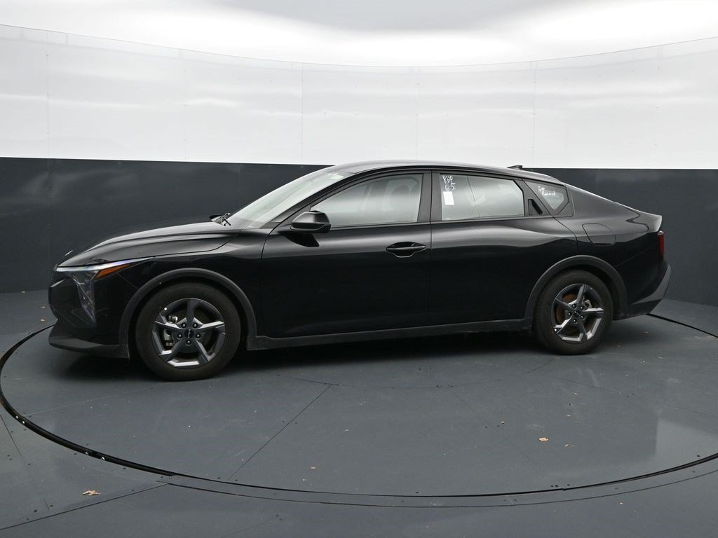 Used 2025 Aurora Black Pearl Kia LXS image 4