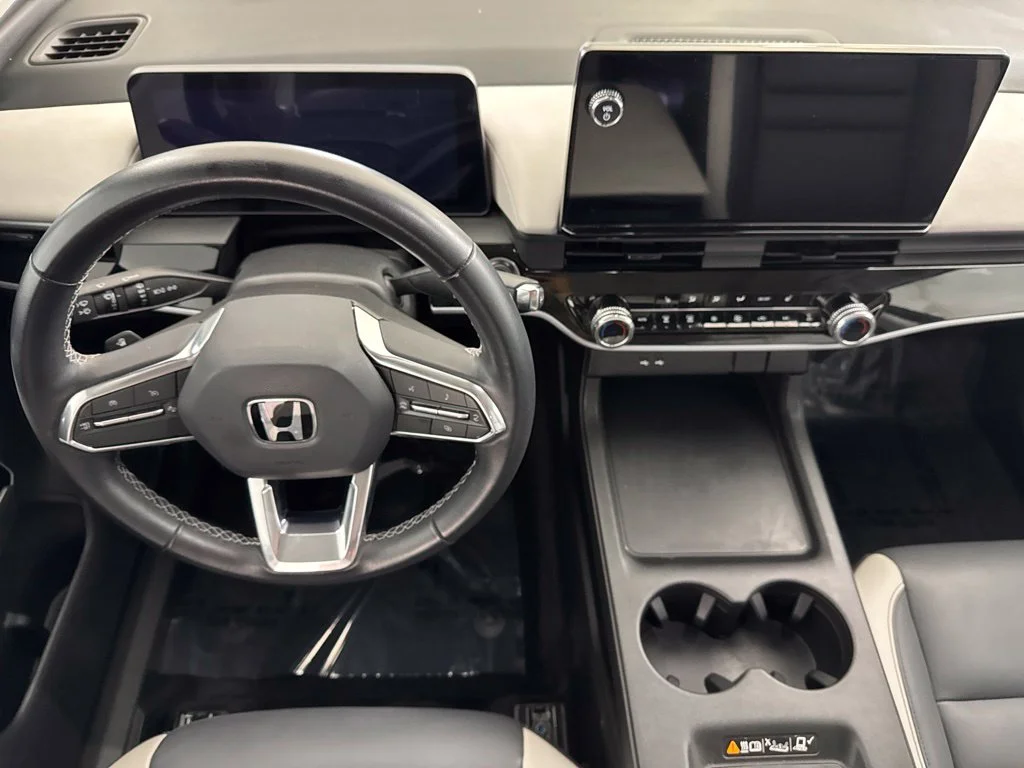 Used 2025 White Honda Touring image 25