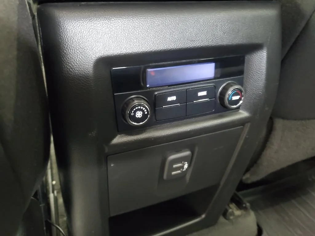 Used 2020 SUMMIT WHITE Chevrolet LT Cloth image 31
