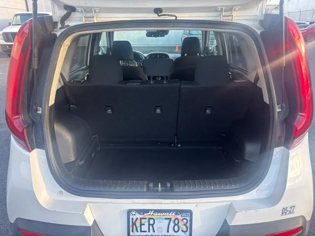 Used 2022 White Kia LX image 12