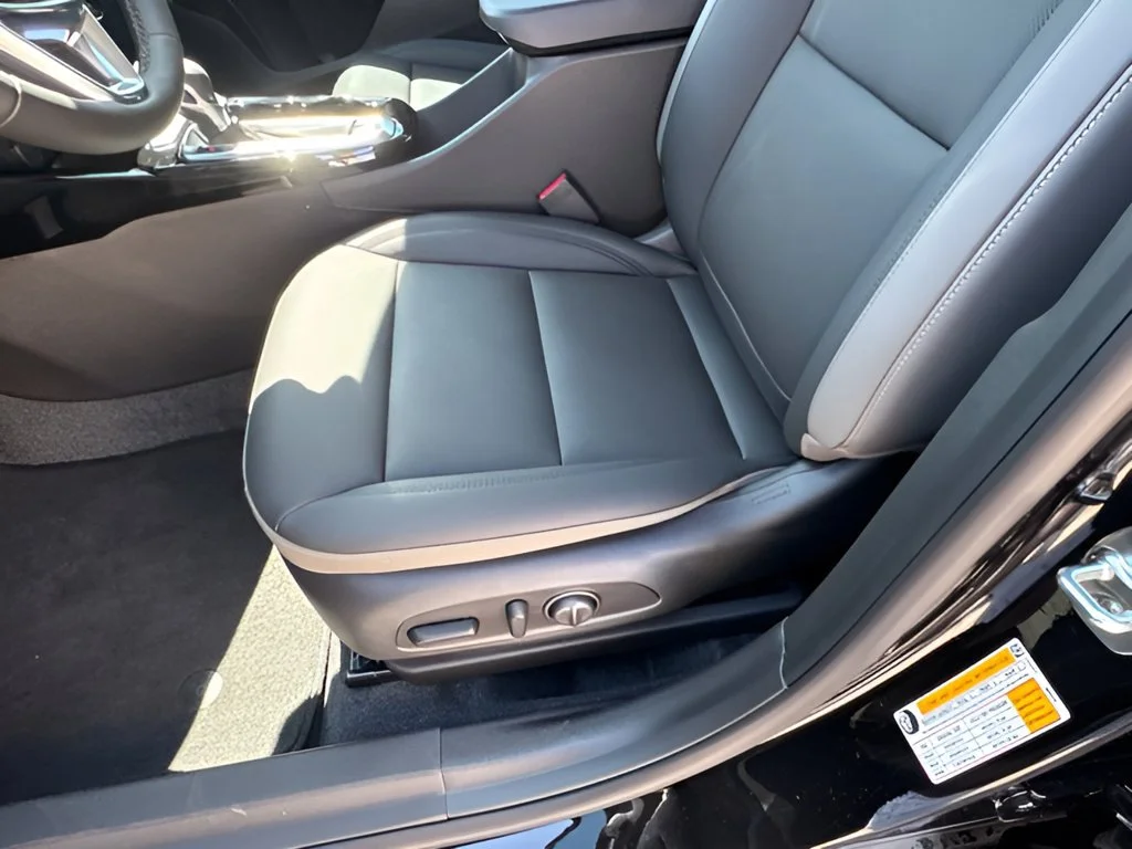New 2026 Mosaic Black Metallic Chevrolet ACTIV image 11