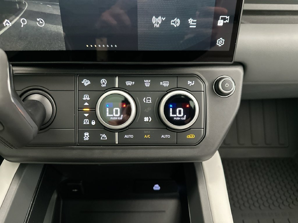 New 2026 Fuji White Land Rover X-Dynamic SE image 13