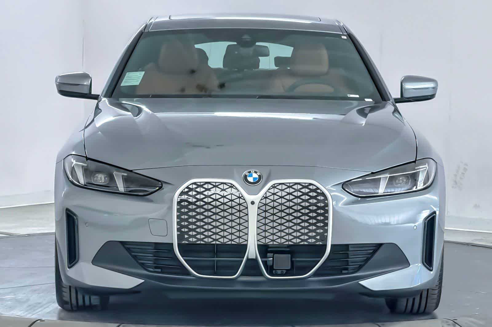 New 2026 Skyscraper Grey Metallic BMW eDrive40 image 10