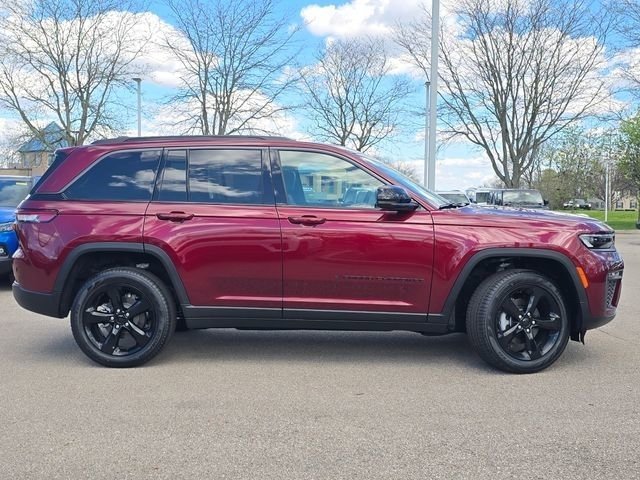 New 2026 Velvet Red Pearl-Coat Exterior Paint Jeep Limited image 30